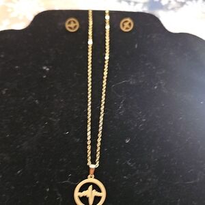 Chic Gold Pendant Necklace and Earring Set